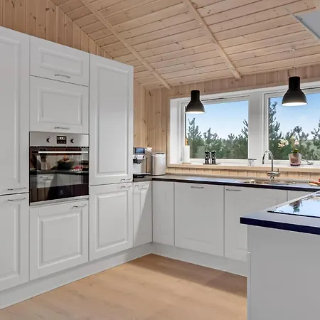 Σπίτι διακοπών 4 Bedroom Stunning In *